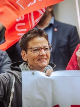 Dritte Verhandlung im KFZ-Gewerbe gestartet: 800 Beschäftigte zeigen Arbeitgeber rote Karte!