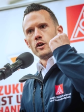 Dritte Verhandlung im KFZ-Gewerbe gestartet: 800 Beschäftigte zeigen Arbeitgeber rote Karte!