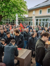 Dritte Verhandlung im KFZ-Gewerbe gestartet: 800 Beschäftigte zeigen Arbeitgeber rote Karte!