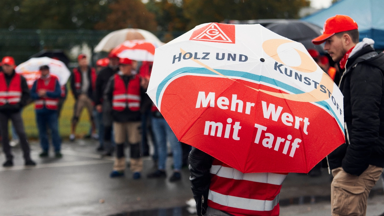 Warnstreik in Güstersloh am 15.10.21 anlässlich der Tarifrunde Holz- und Kunststoff 2021