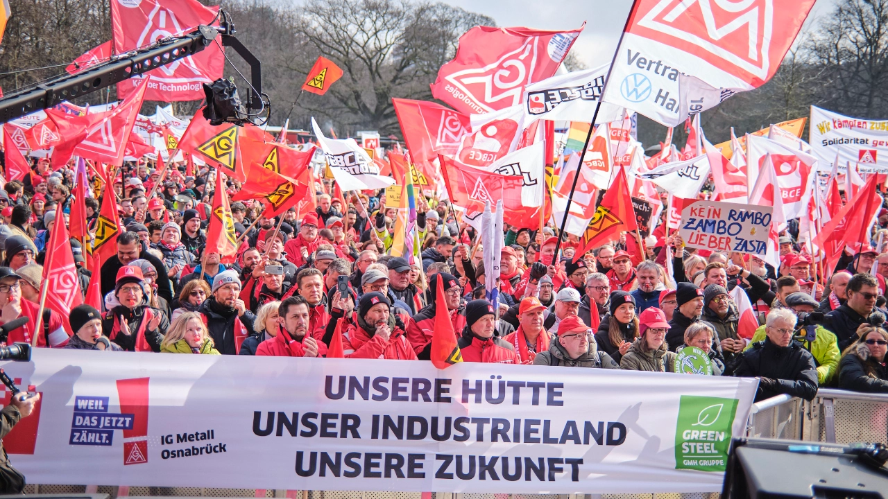 Rund 9.000 Gewerkschafterinnen und Gewerkschafter zeigen in Hannover Flagge für Industriearbeitsplätze und gegen Kahlschlag – Deutschland muss Industrieland bleiben!