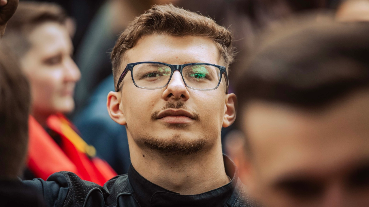 Dritte Verhandlung im KFZ-Gewerbe gestartet: 800 Beschäftigte zeigen Arbeitgeber rote Karte!