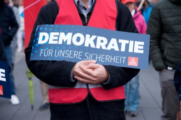 Aktionswoche 'militärische Luftfahrt' bei Airbus Defence and Space GmbH in Taufkirchen mit Jürgen Kerner