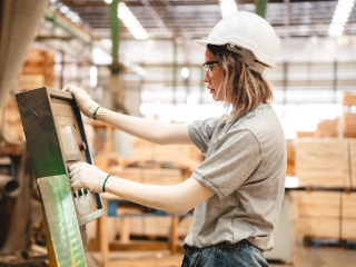 Holz-und Kunststoffindustrie