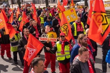 Mehr als 15.000 Beschäftigte beteiligen sich bundesweit an Warnstreiks im Kfz-Handwerk