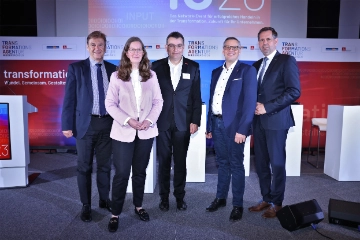 Arbeitgeber und Beschäftigte diskutieren über Handlungswege zu einer erfolgreichen Transformation