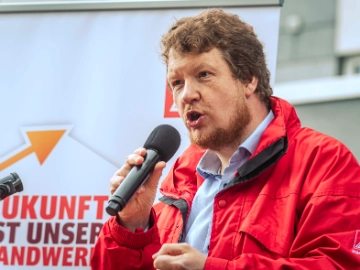 Dritte Verhandlung im KFZ-Gewerbe gestartet: 800 Beschäftigte zeigen Arbeitgeber rote Karte!