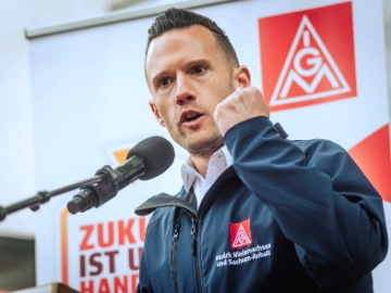 Dritte Verhandlung im KFZ-Gewerbe gestartet: 800 Beschäftigte zeigen Arbeitgeber rote Karte!