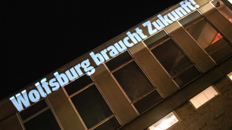 Kundgebung in Wolfsburg: "Stoppt den Kahlschlag"